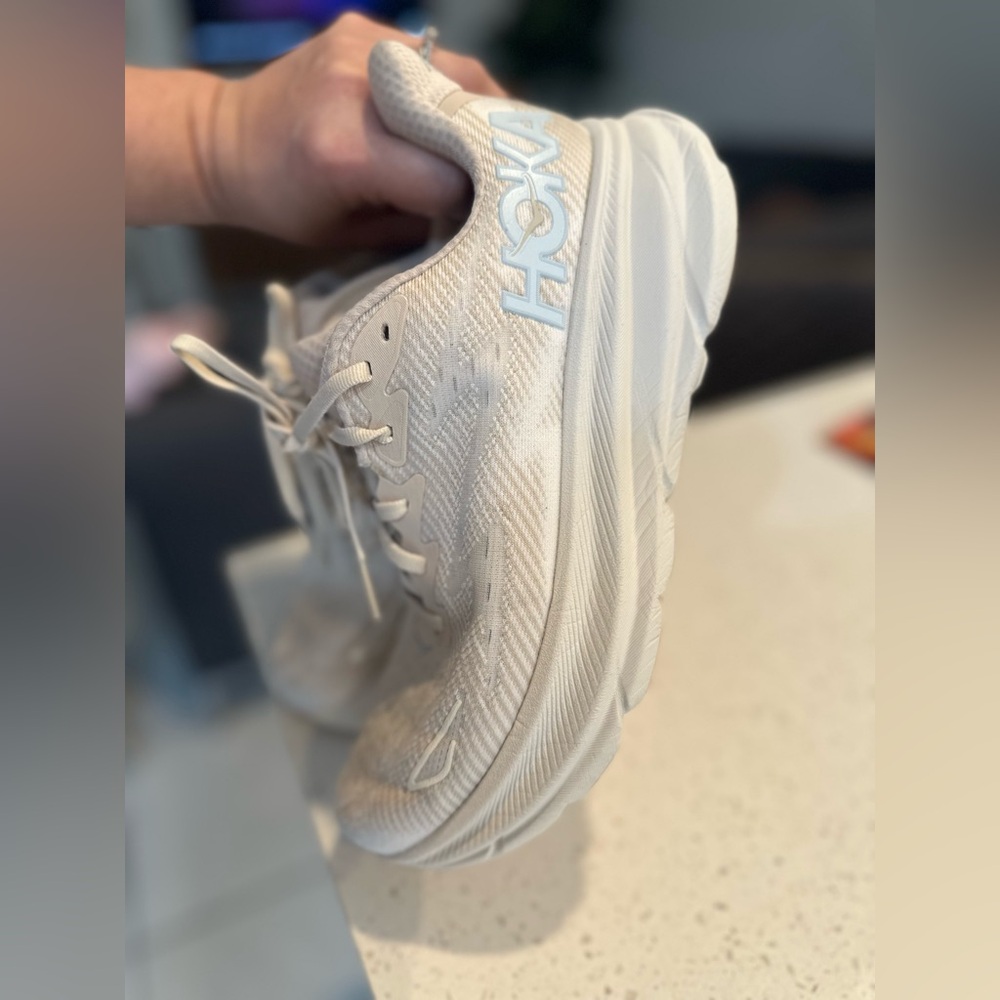 Hoka nude